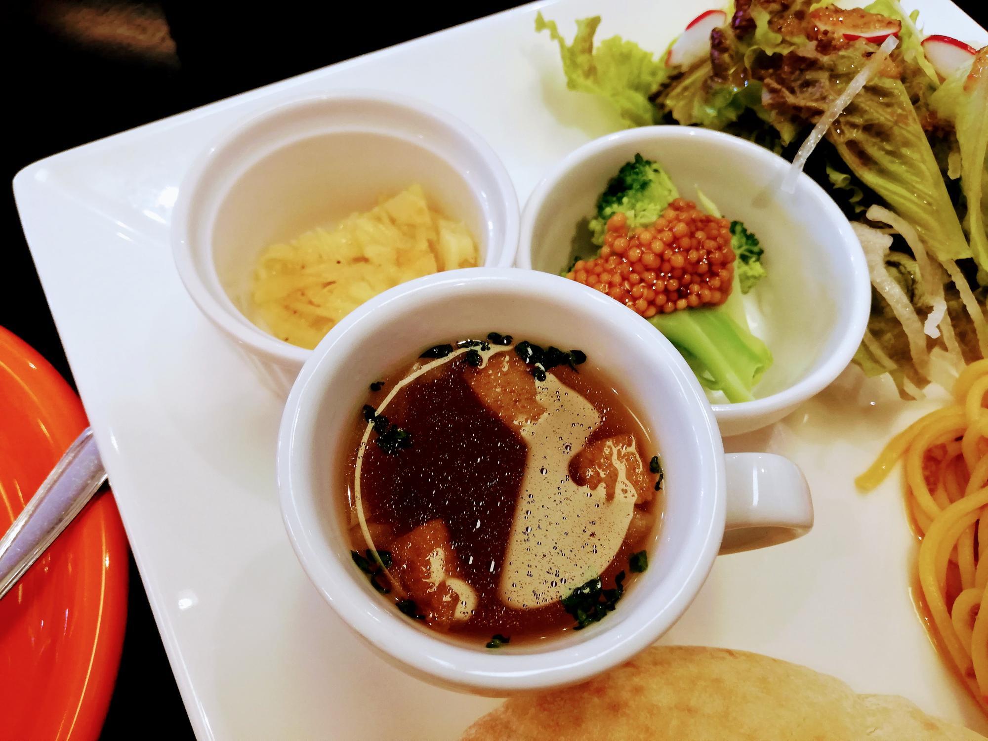 小鉢2品とスープ