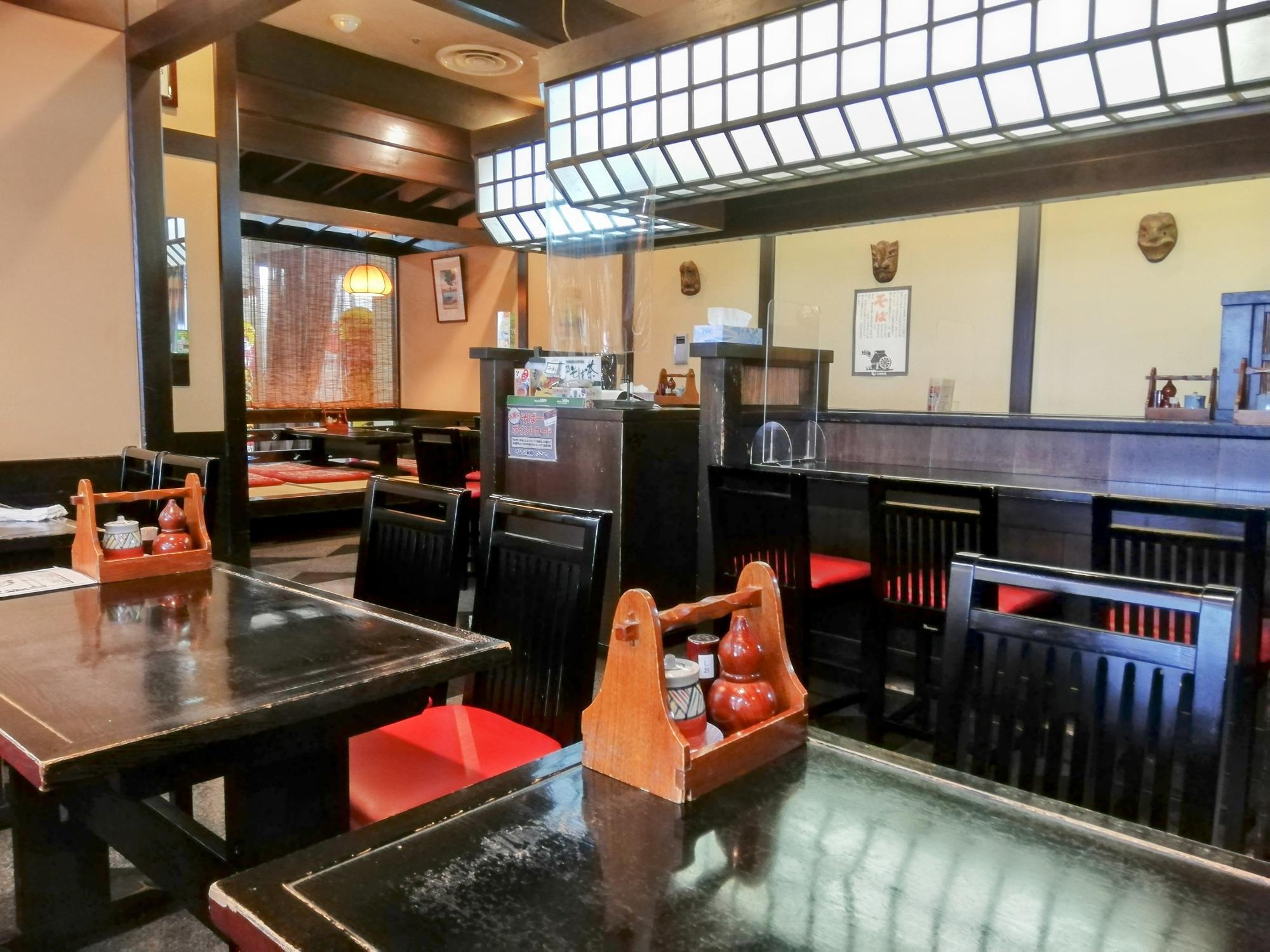 昔の感じが漂う店内