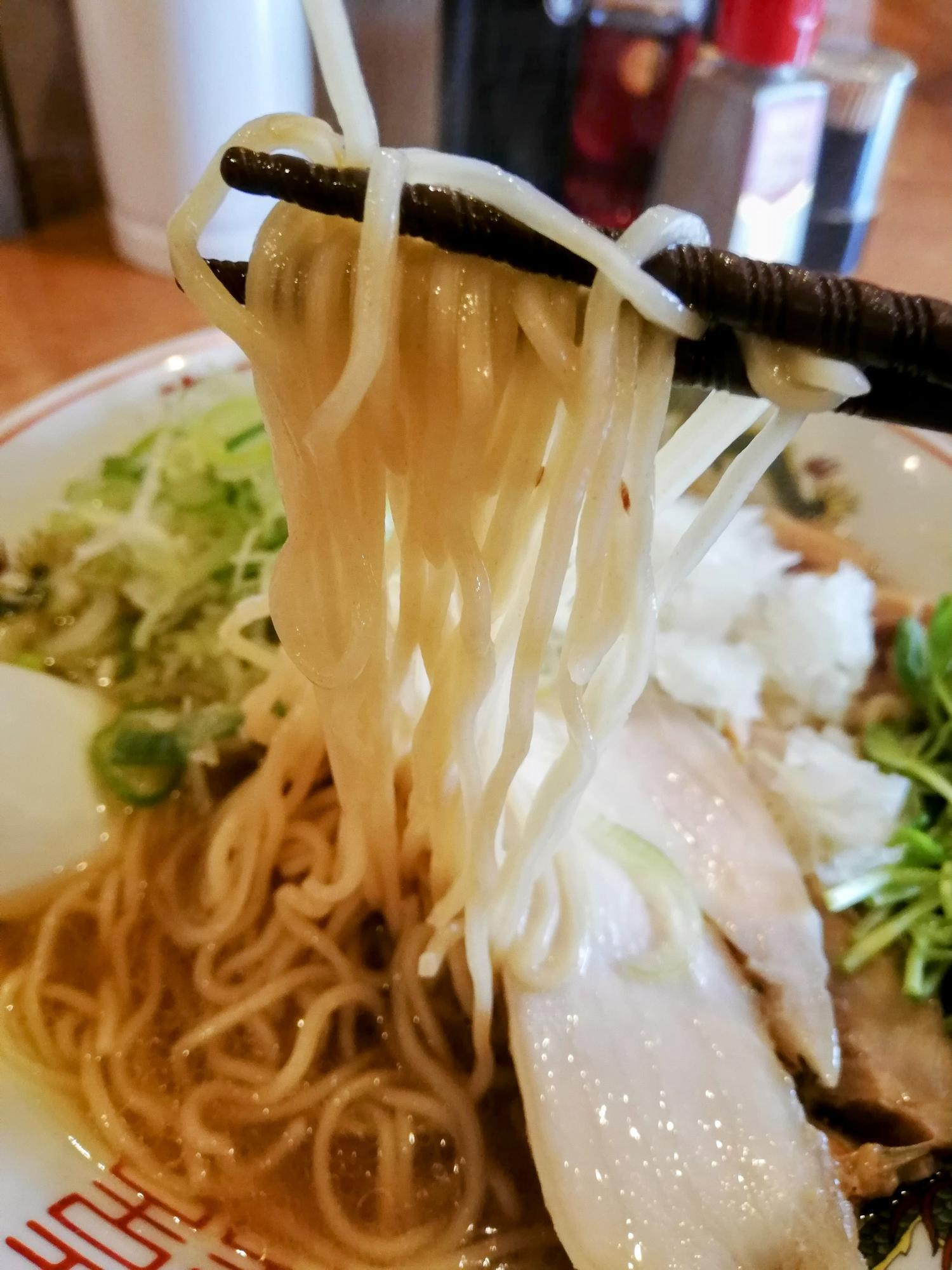 麺は中太麺かな