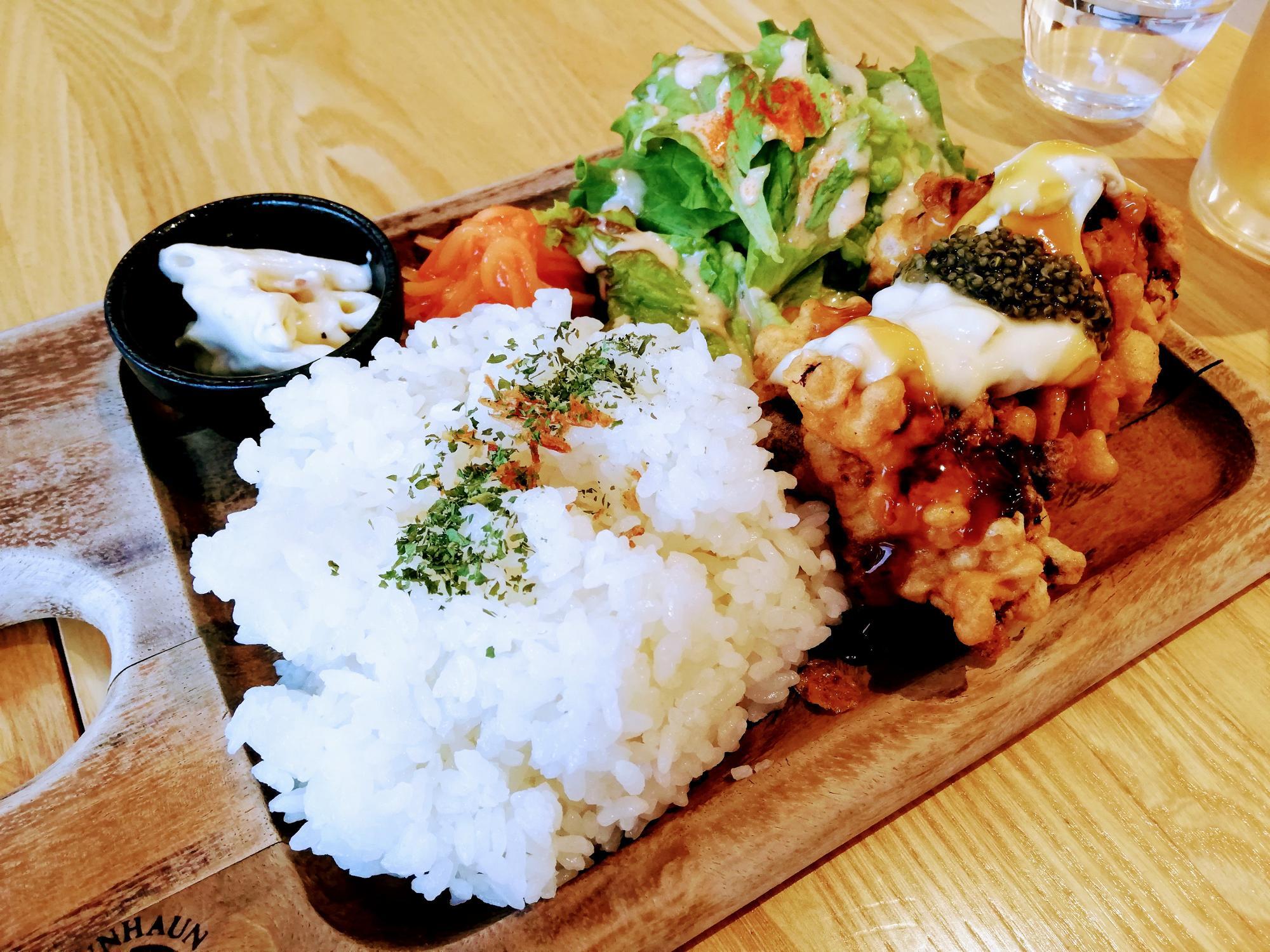 メインの若鶏のこまち揚げ