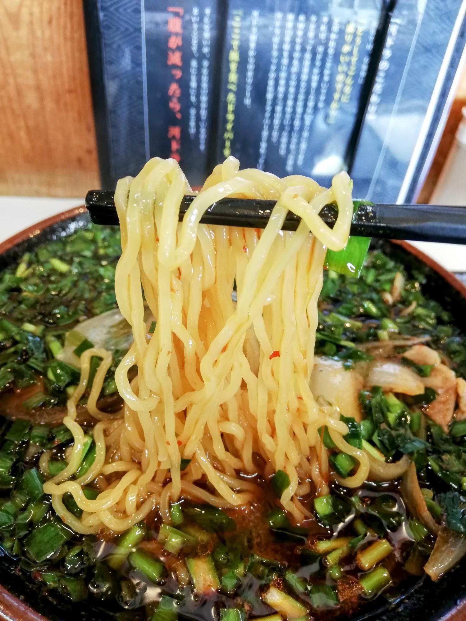 ニラーメンの麺