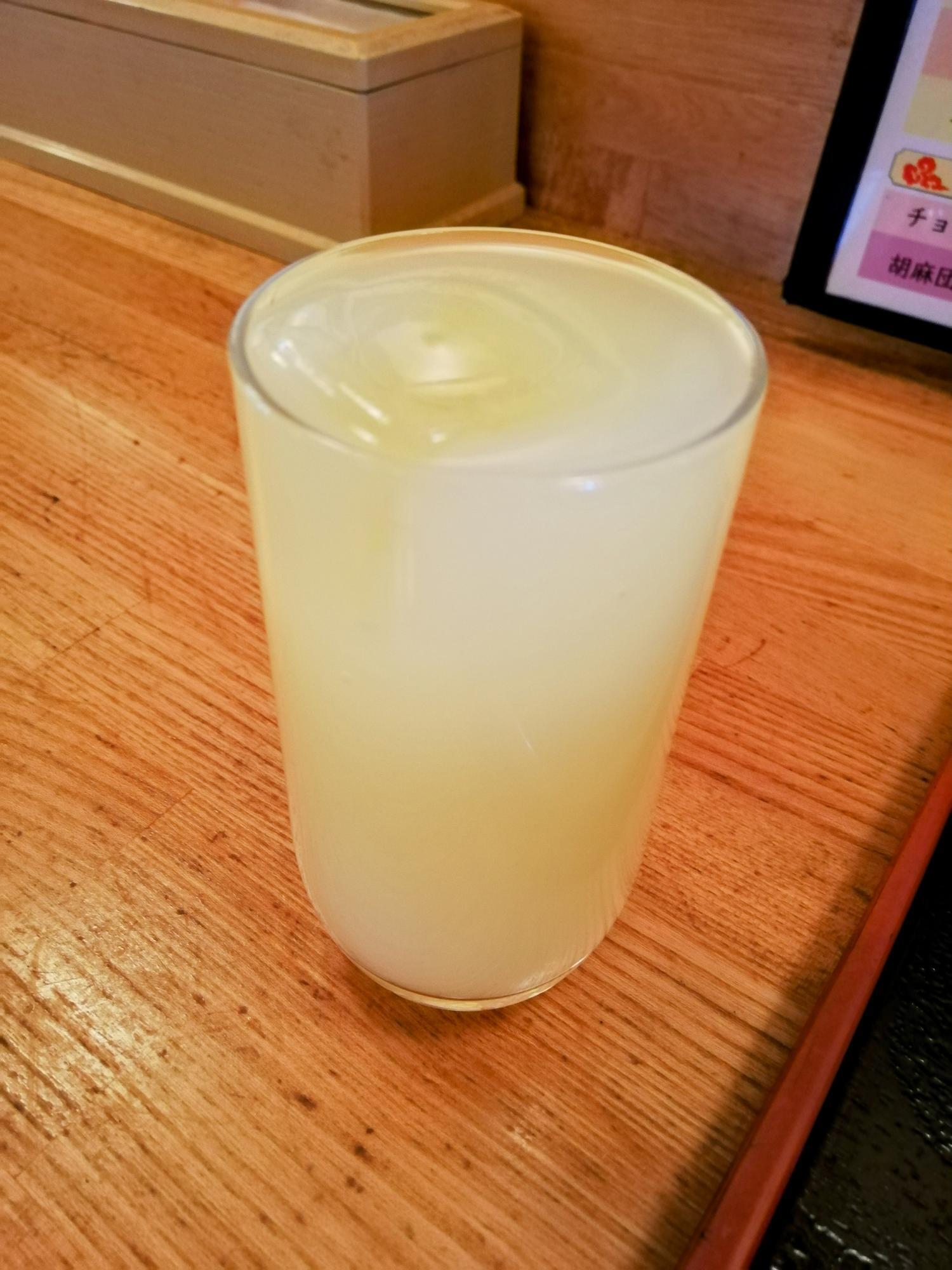 なみなみに注がれたジュース