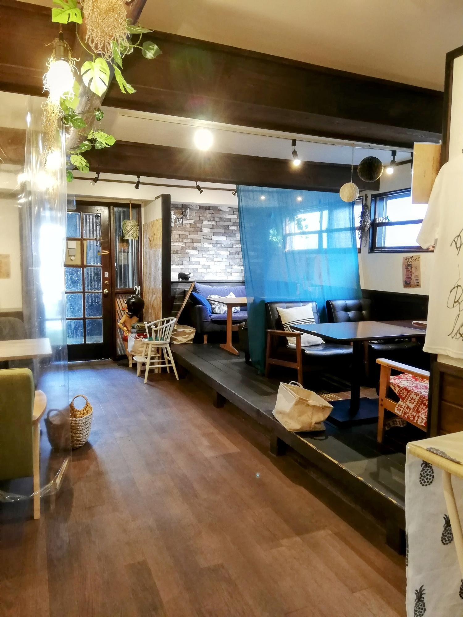 広々とした爽やかな店内