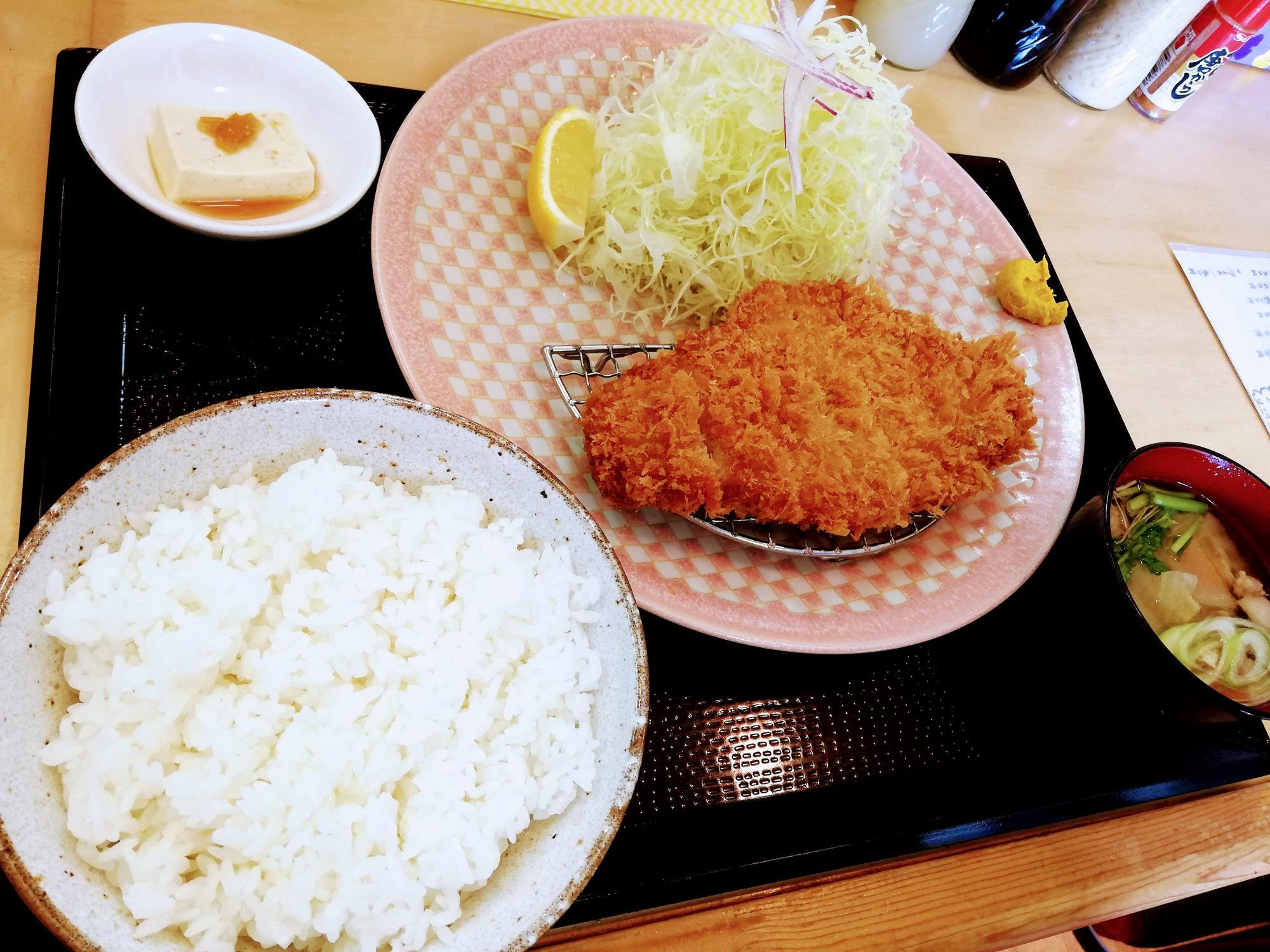あっぷるとんのロースかつ定食