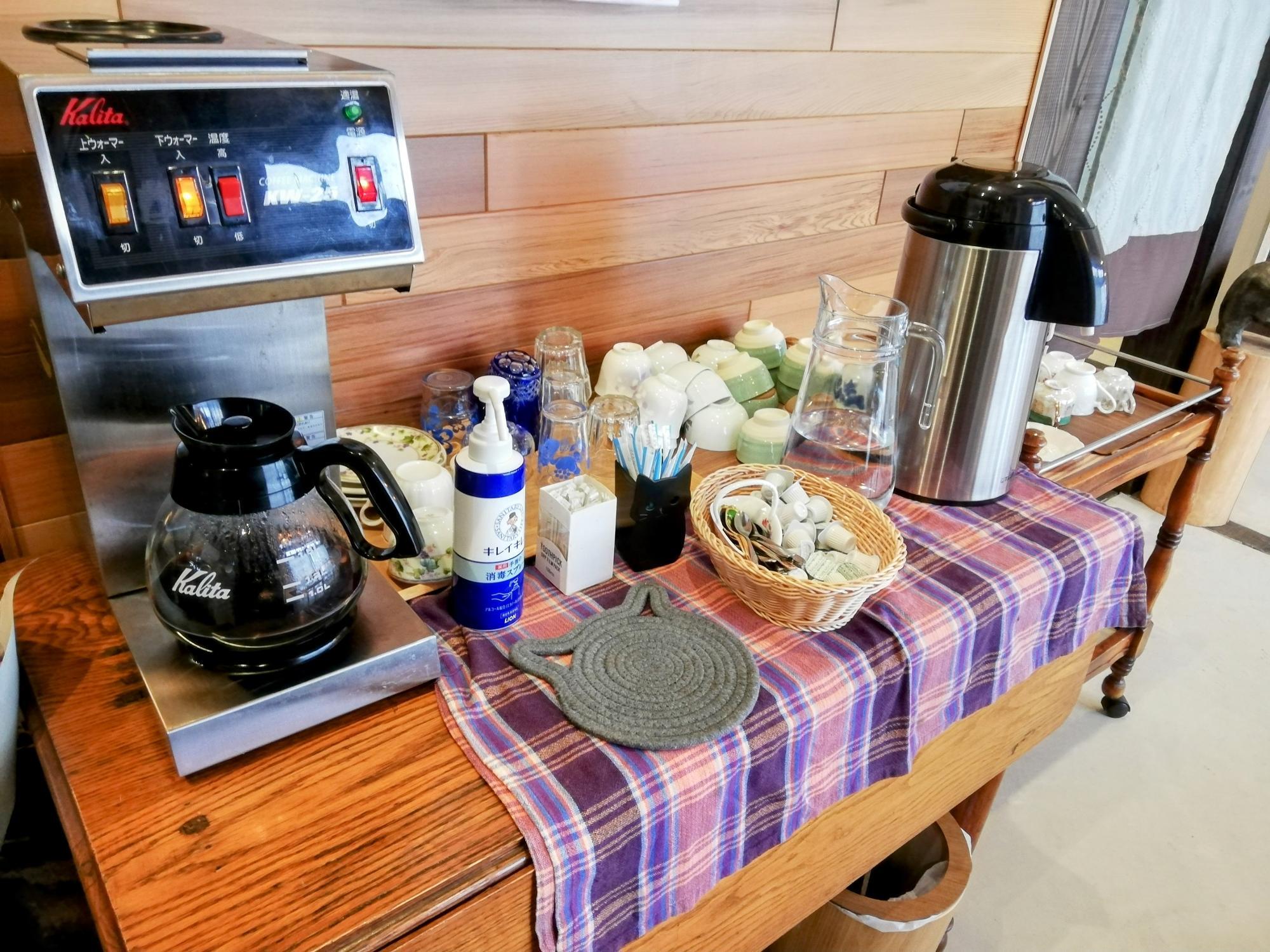 ↑セルフコーナーのコーヒーとお茶