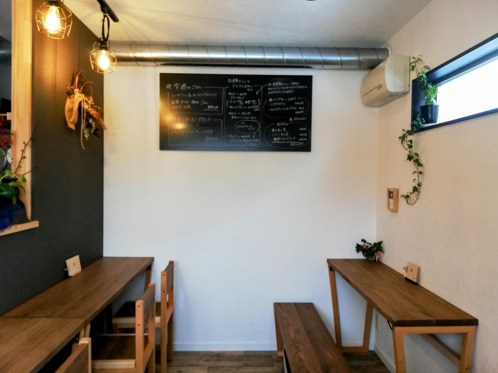落ち着いた雰囲気の店内