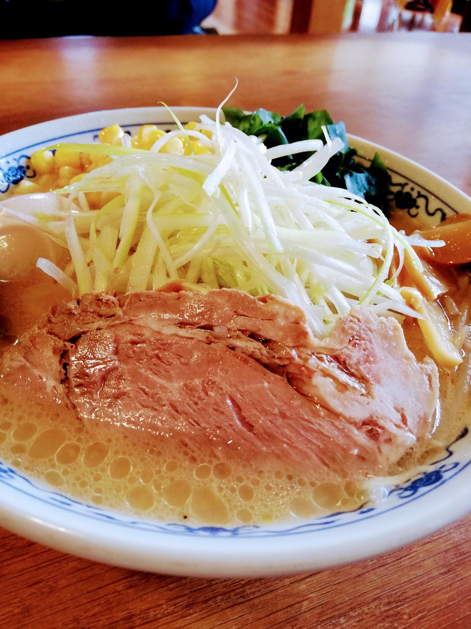 チャーシューもデカイです