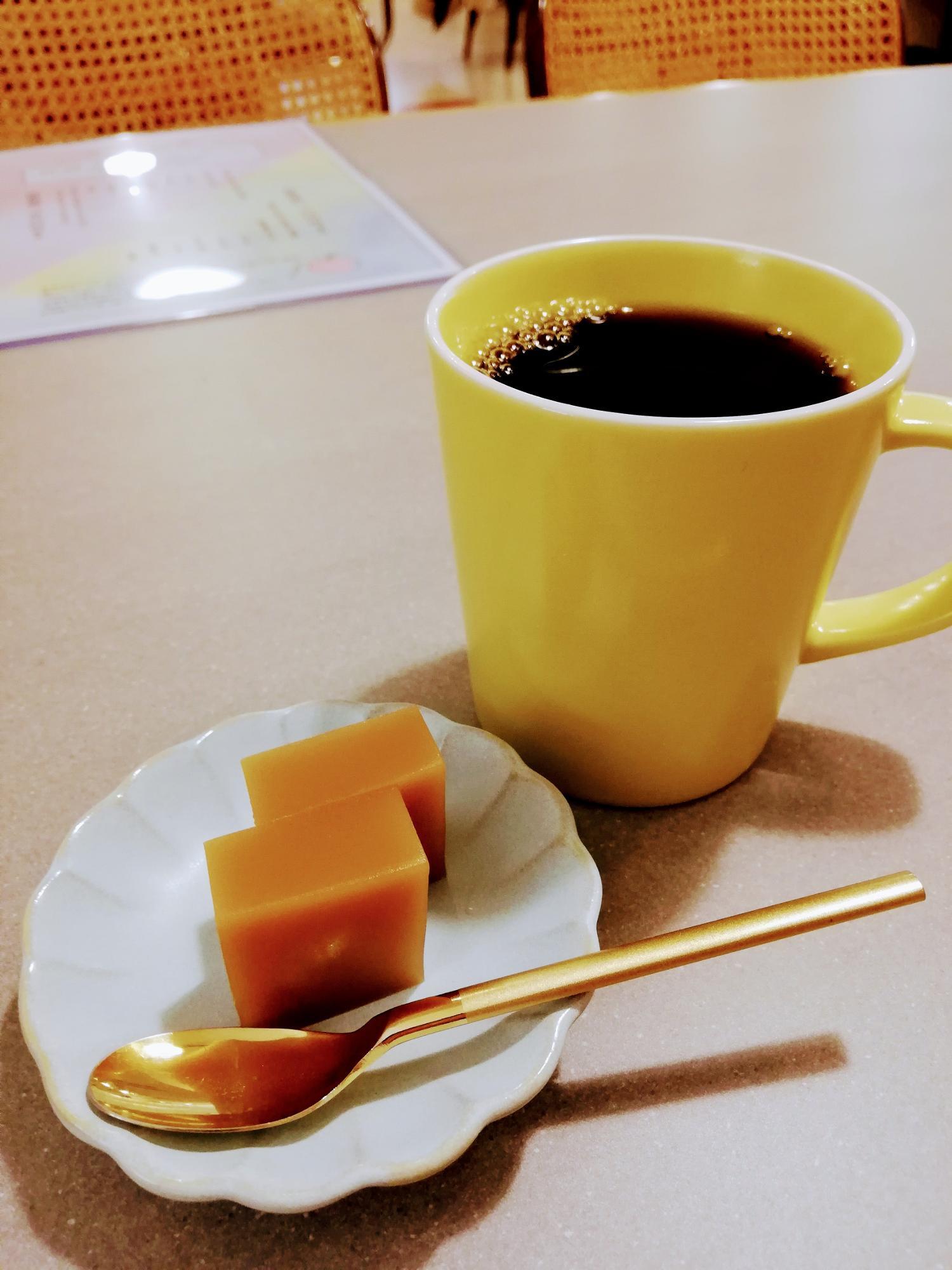 甘味とホットコーヒー