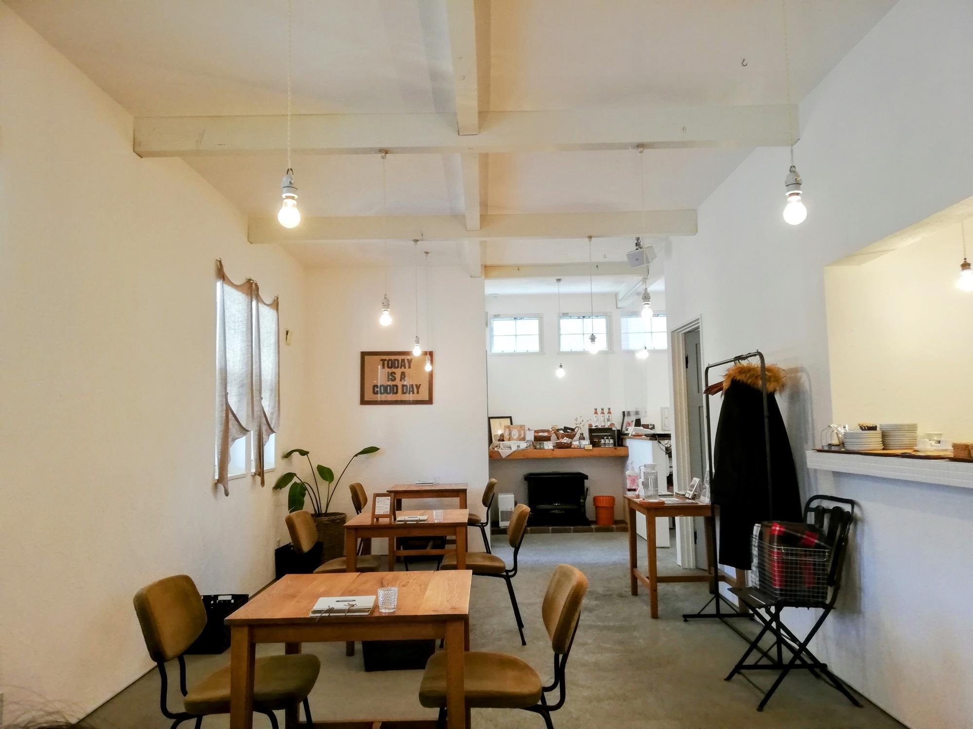 白を基調とした店内