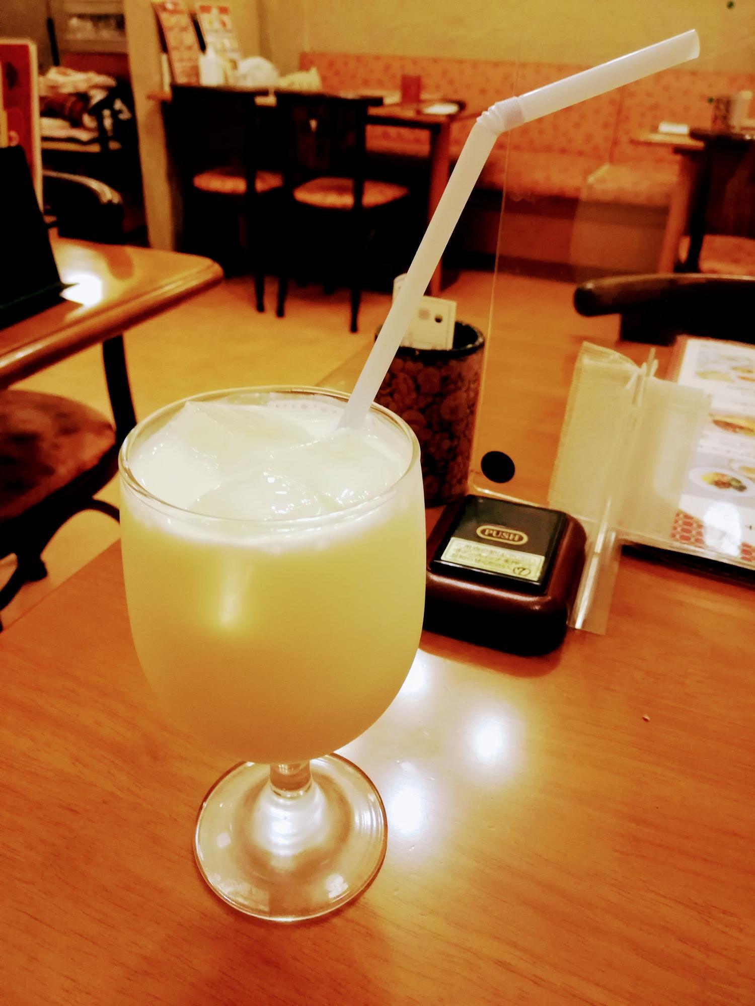 食後のデザートはラッシーで