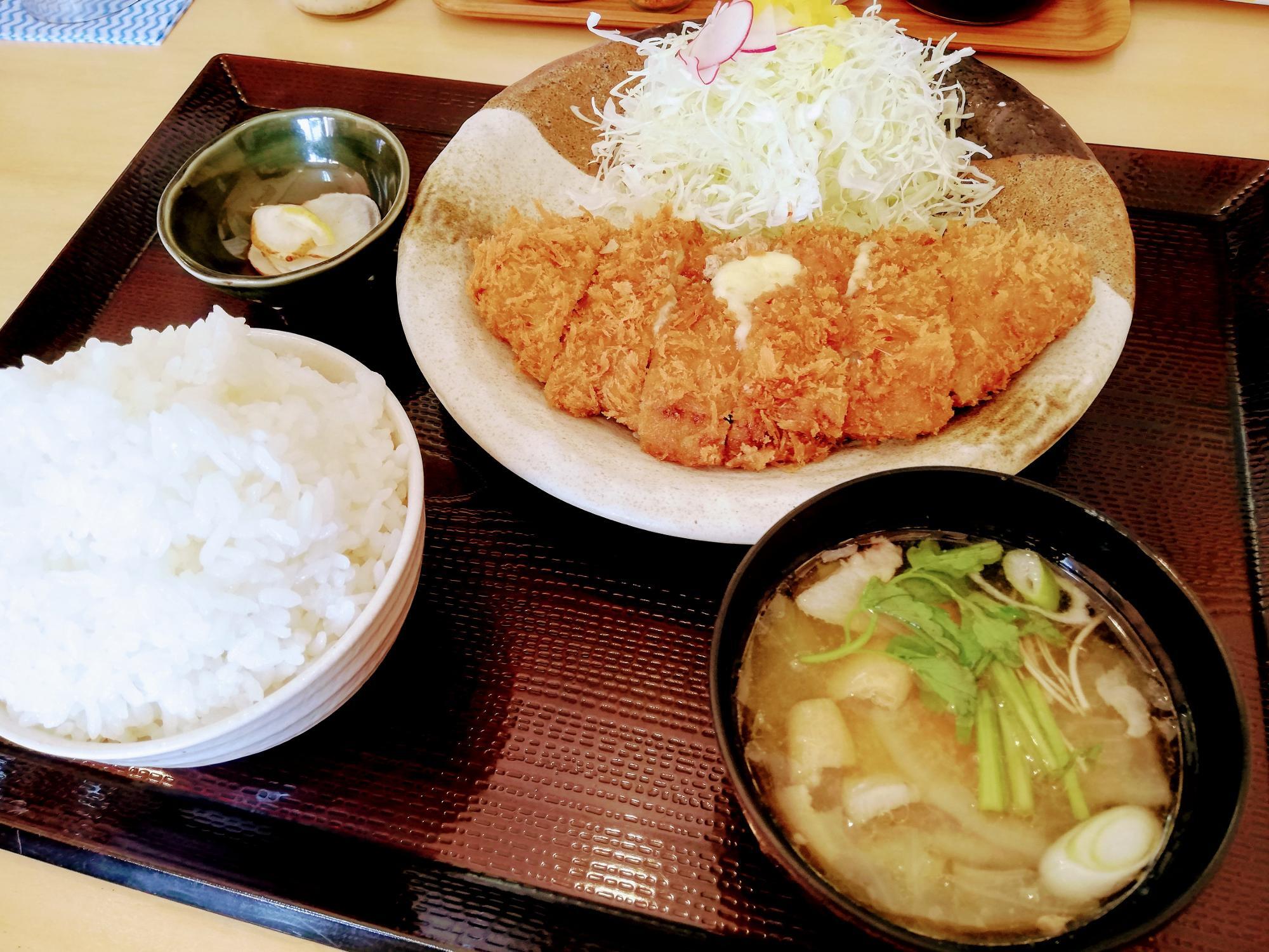 チーズカツ定食