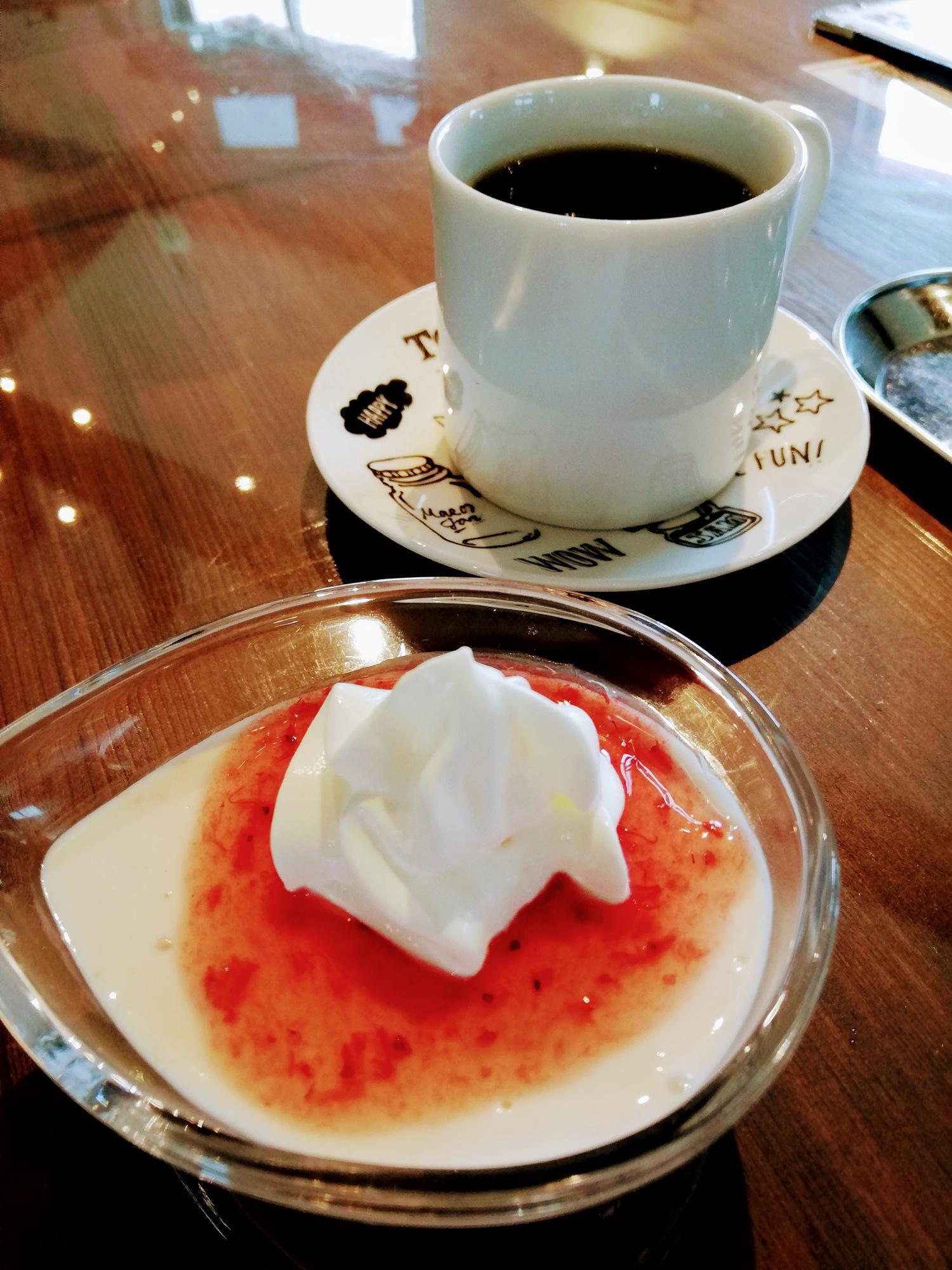 最後はデザートとホットコーヒー(最高過ぎます)